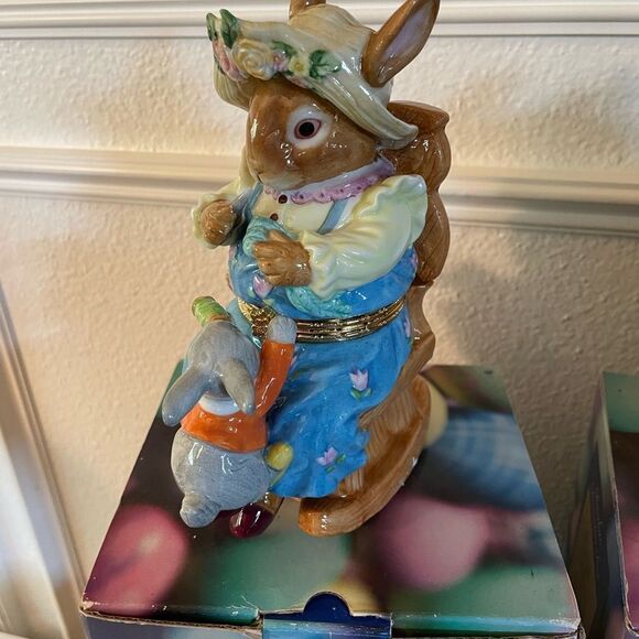 Cardinal Works Company Porcelain Bunny Rabbit Trinket Figures set of 3! - Picture 4 of 15